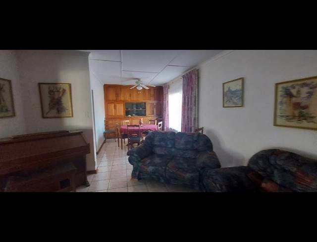 4 BEDROOM HOUSE FOR SALE IN GREENHILLS